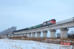 结伴感受边境冰雪风光