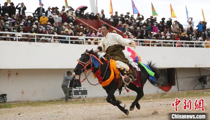 传统赛马节邂逅乡村振兴 西藏那曲举办年度盛会