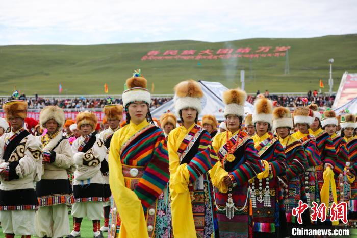 传统赛马节邂逅乡村振兴 西藏那曲举办年度盛会