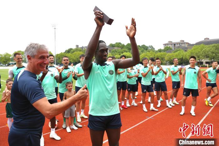 奥乌苏：从荷兰青训到浙江锋线利器的蜕变之路