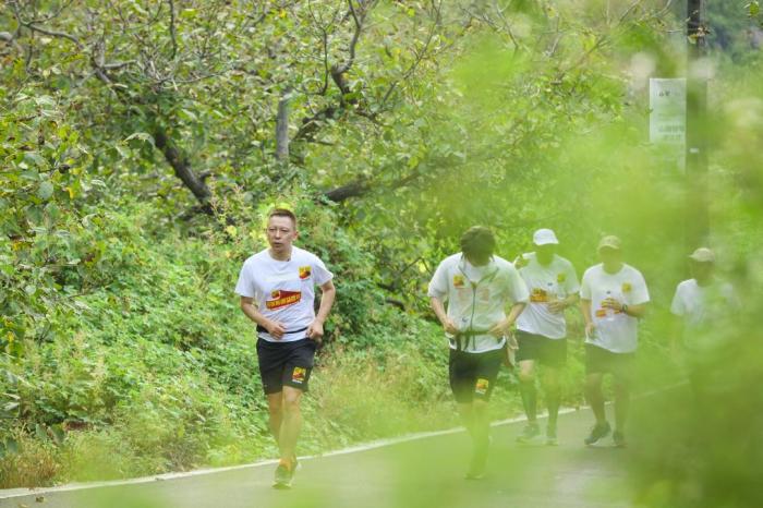 张朝阳携明星领跑十四季搜狐新闻马拉松