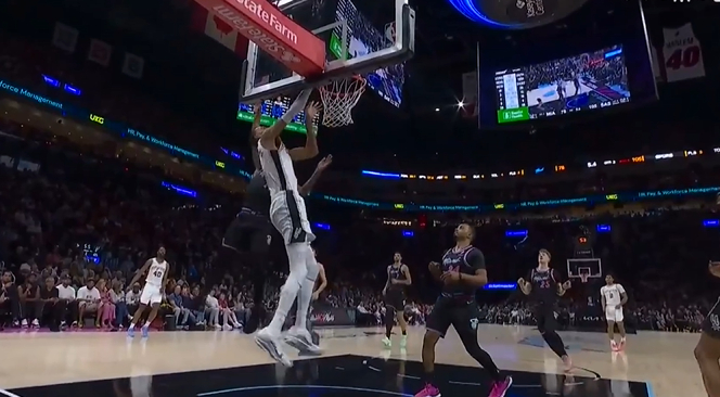 文班亚马空接暴扣助马刺大胜热火30分