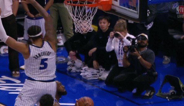 湖人绝杀魔术 肯纳德三分绝杀延续连胜