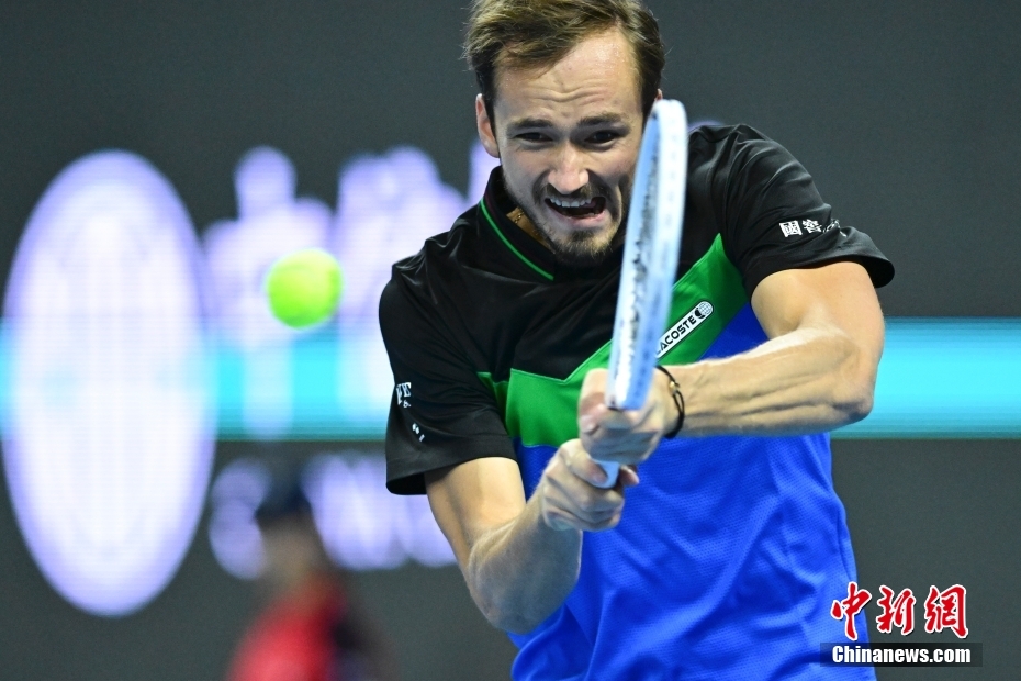 破咒夺冠体验满分：辛纳在北京中网两盘抢七击