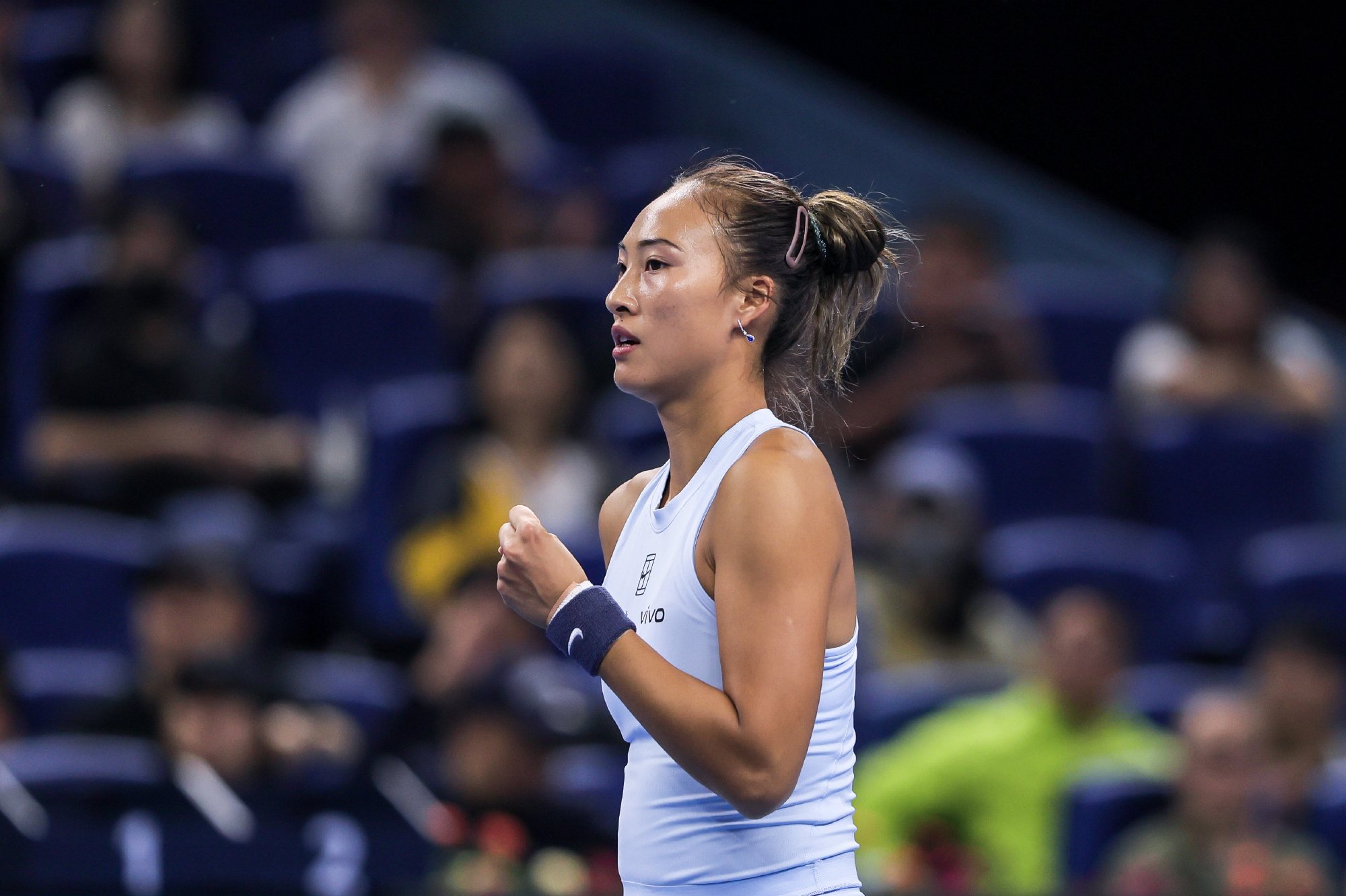 郑钦文在北京中网复出首秀击败阿朗戈，收获赛