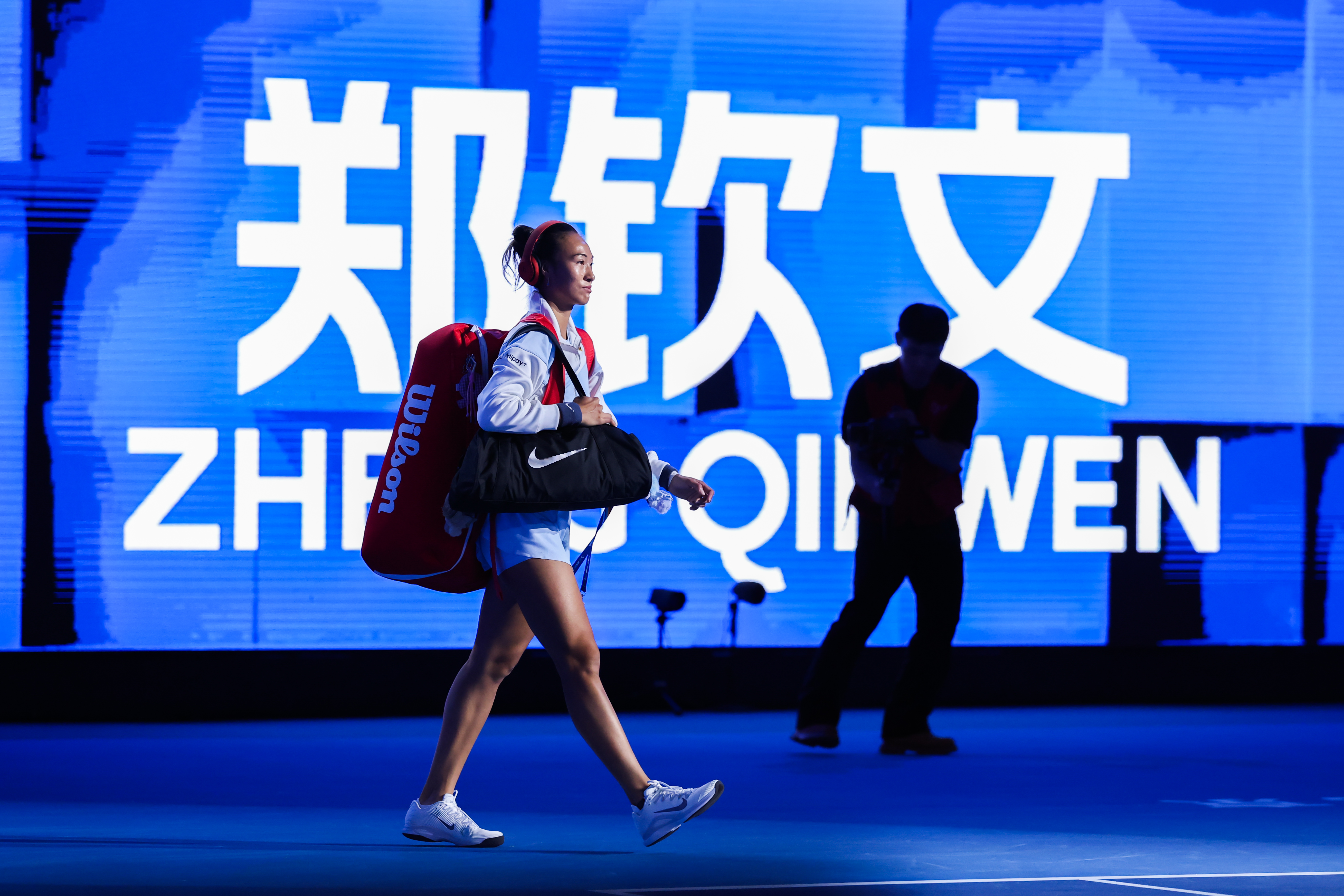 郑钦文在北京中网复出首秀击败阿朗戈，收获赛