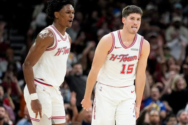 休斯敦火箭队调整首发阵容力克76人队反超湖人登