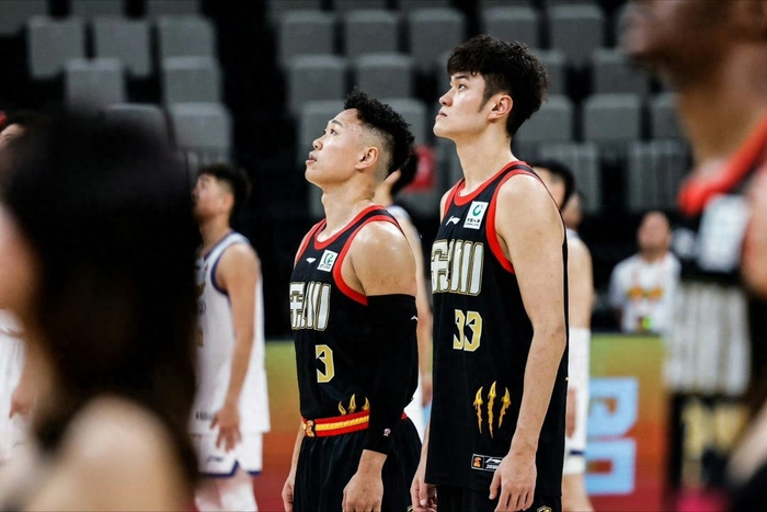 深圳队豪取10连胜冲击季后赛前三 王浩然砍33分助