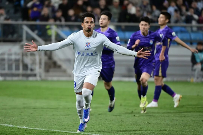 申花海港中超德比陷困境 伤病扣分拖累争冠进程