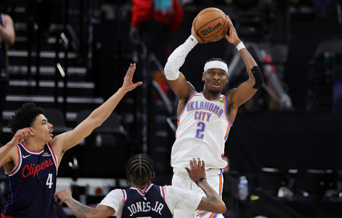 雷霆客场狂胜快船提前锁定常规赛第一