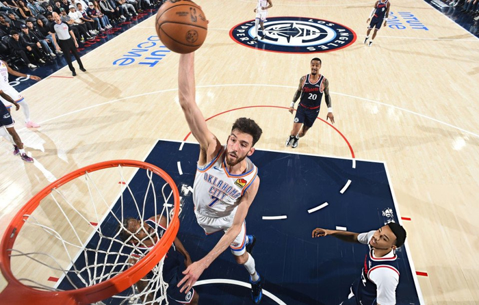 雷霆客场狂胜快船提前锁定常规赛第一