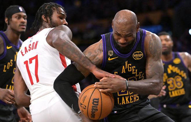 火箭探花夜溃败湖人两连胜奠定系列赛优势