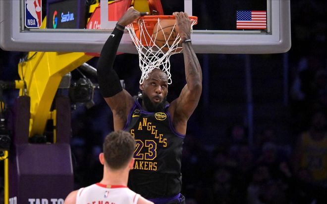 火箭探花夜溃败湖人两连胜奠定系列赛优势